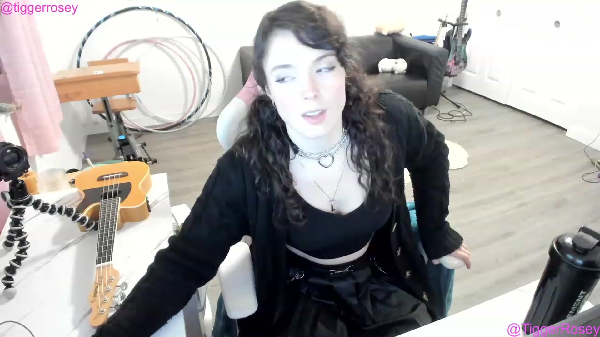 Gallery image thumbnail from TiggerRosey's myfreecams stream on, 12/03/2022, 03:02 image 16 of 20
