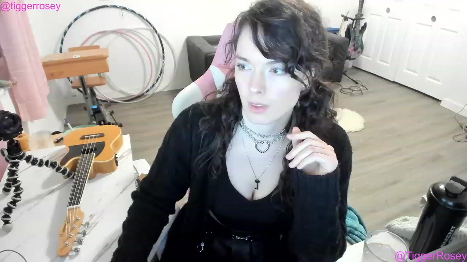 Gallery image thumbnail from TiggerRosey's myfreecams stream on, 12/03/2022, 03:02 image 18 of 20