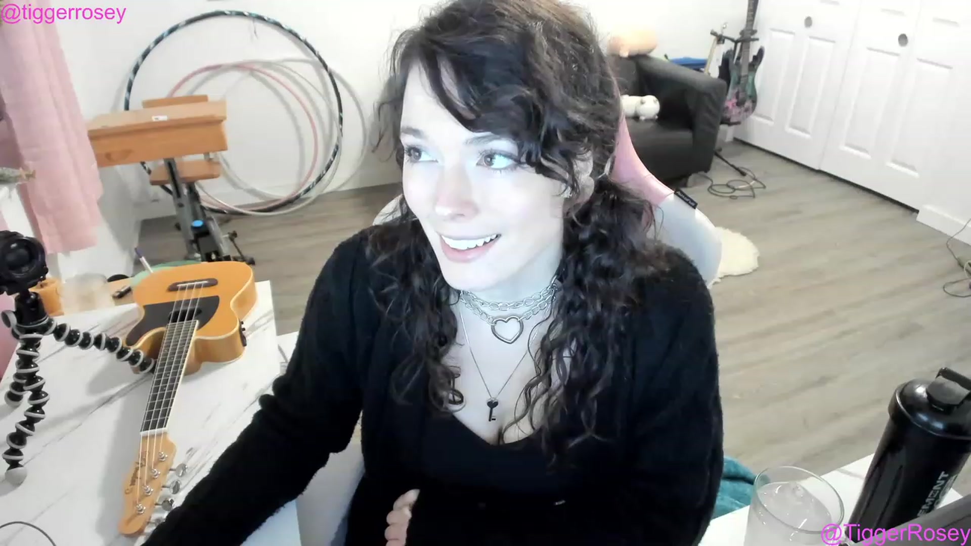 Gallery image thumbnail from TiggerRosey's myfreecams stream on, 12/03/2022, 03:02 image 17 of 20