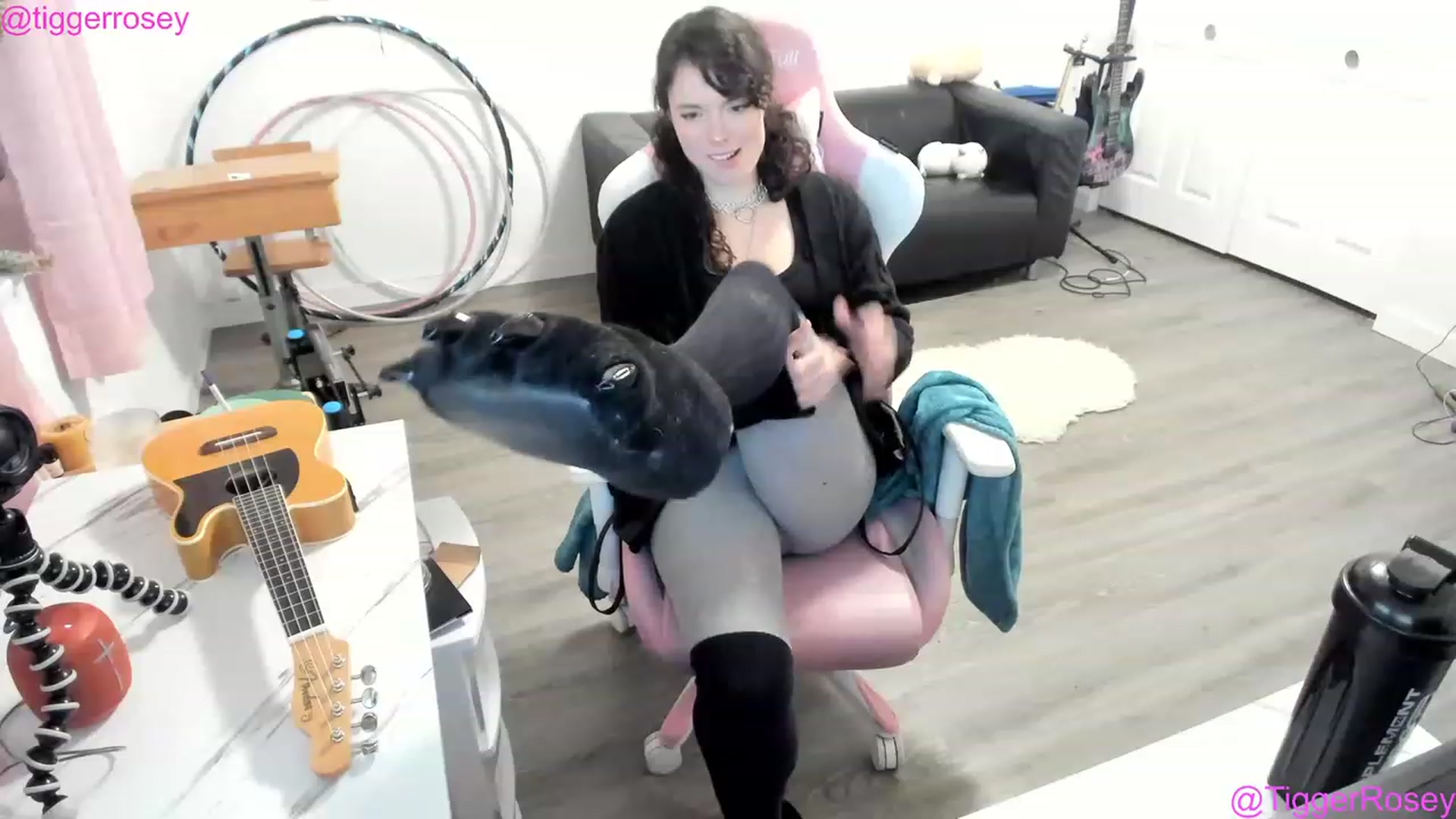 Gallery image thumbnail from TiggerRosey's myfreecams stream on, 12/03/2022, 03:02 image 14 of 20