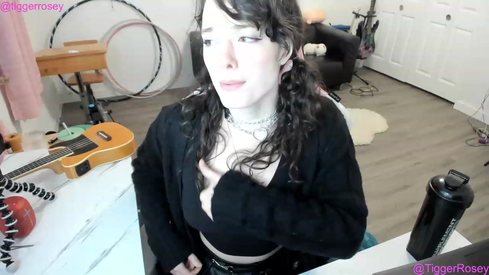 Gallery image thumbnail from TiggerRosey's myfreecams stream on, 12/03/2022, 03:02 image 5 of 20