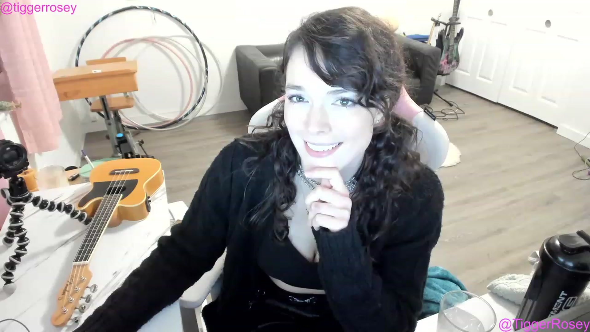 Gallery image thumbnail from TiggerRosey's myfreecams stream on, 12/03/2022, 03:02 image 19 of 20