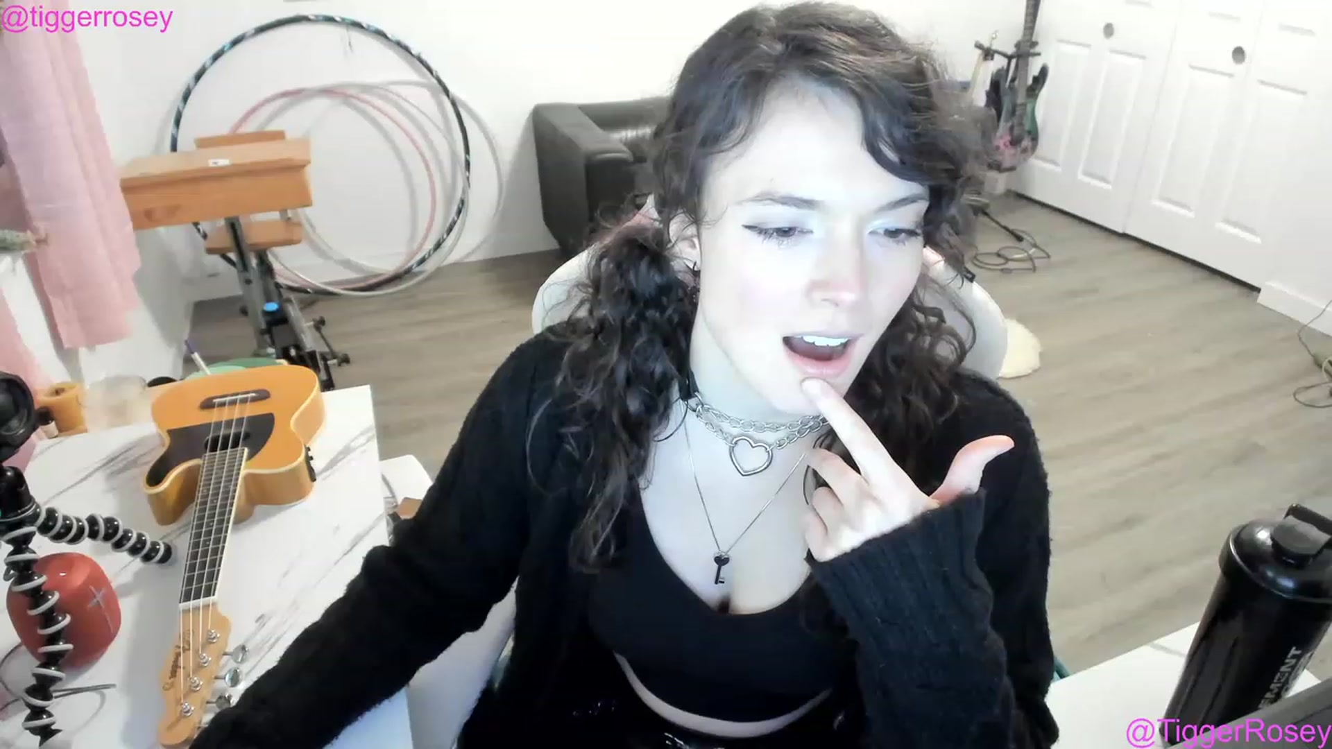 Gallery image thumbnail from TiggerRosey's myfreecams stream on, 12/03/2022, 03:02 image 15 of 20