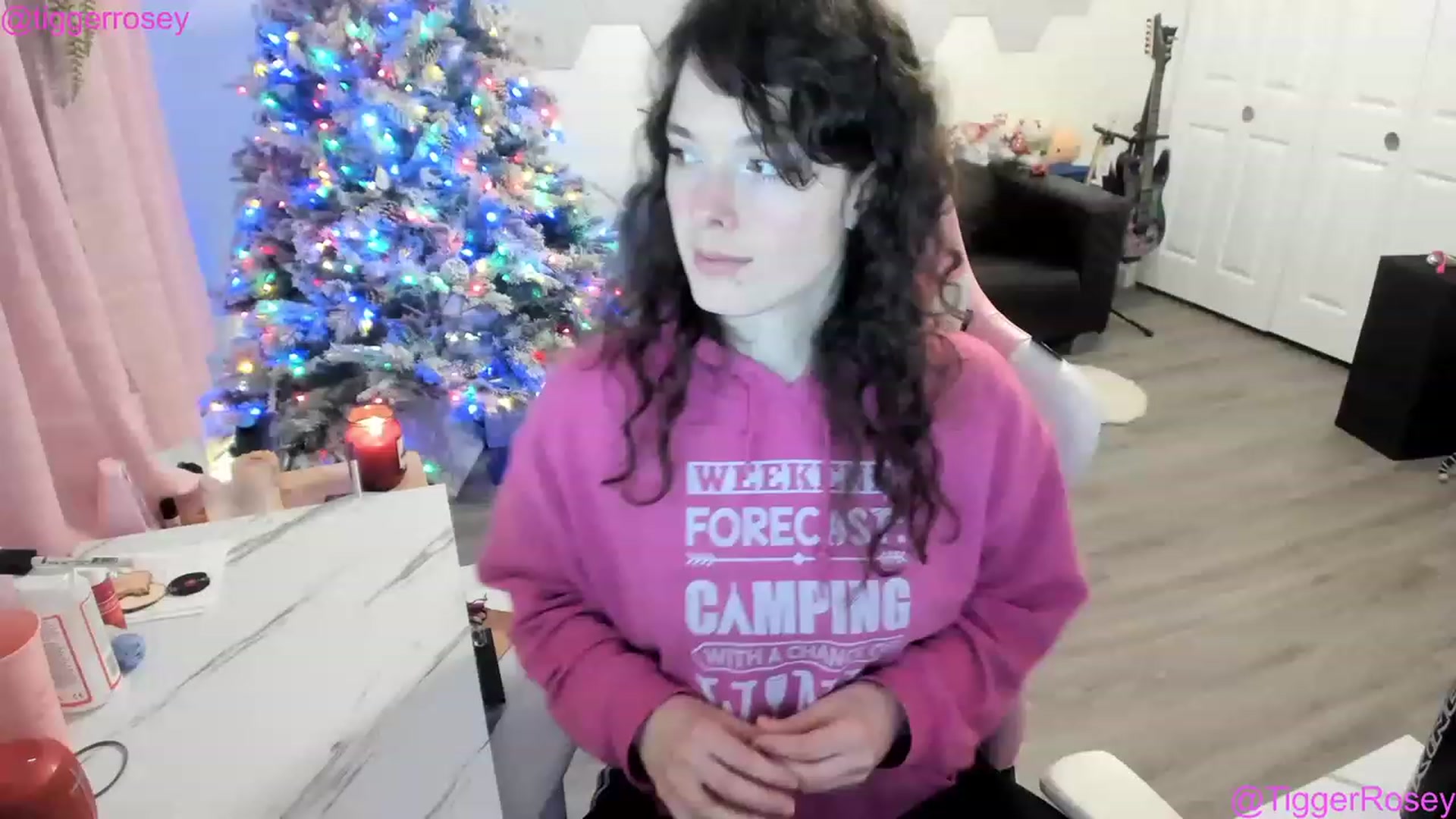 Gallery image thumbnail from TiggerRosey's myfreecams stream on, 12/10/2022, 01:33 image 2 of 20