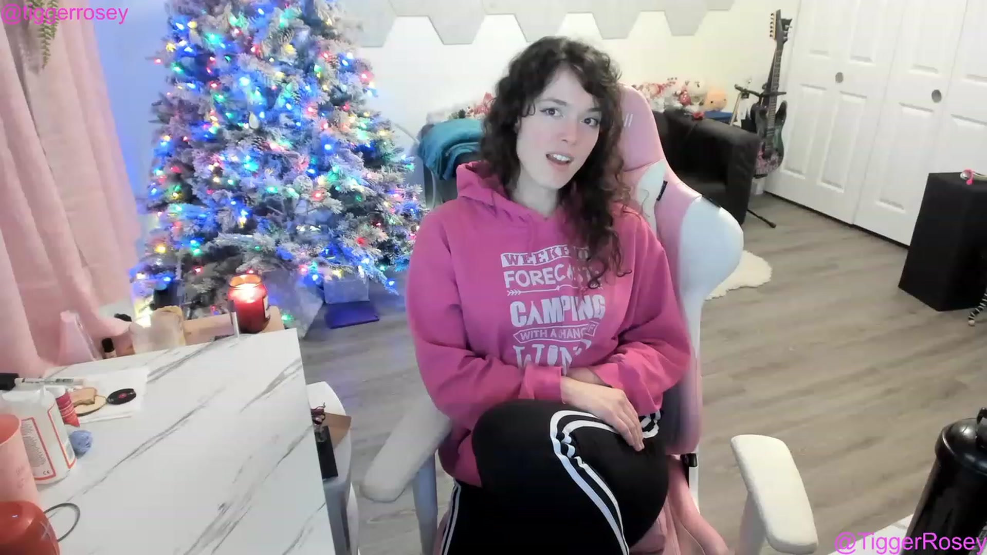 Gallery image thumbnail from TiggerRosey's myfreecams stream on, 12/10/2022, 01:33 image 10 of 20
