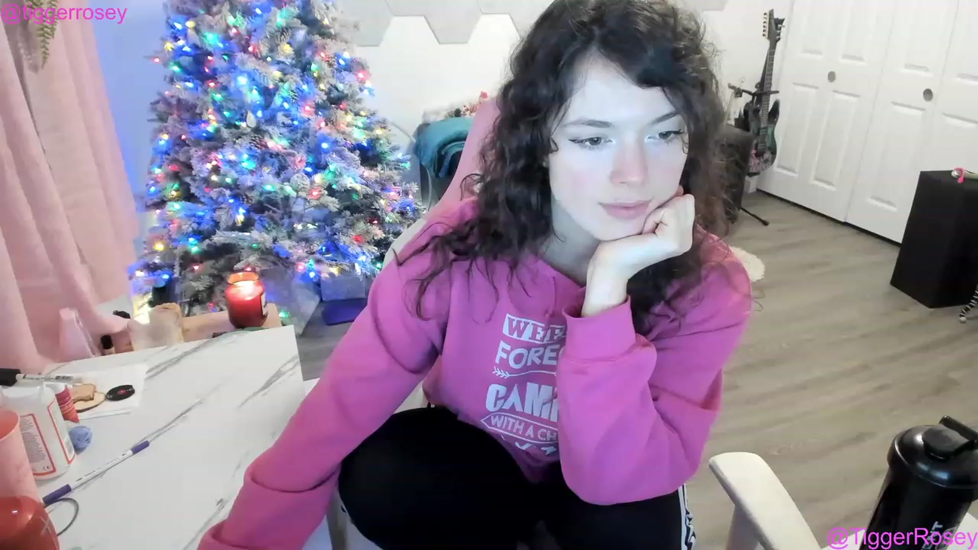 Gallery image thumbnail from TiggerRosey's myfreecams stream on, 12/10/2022, 01:33 image 16 of 20