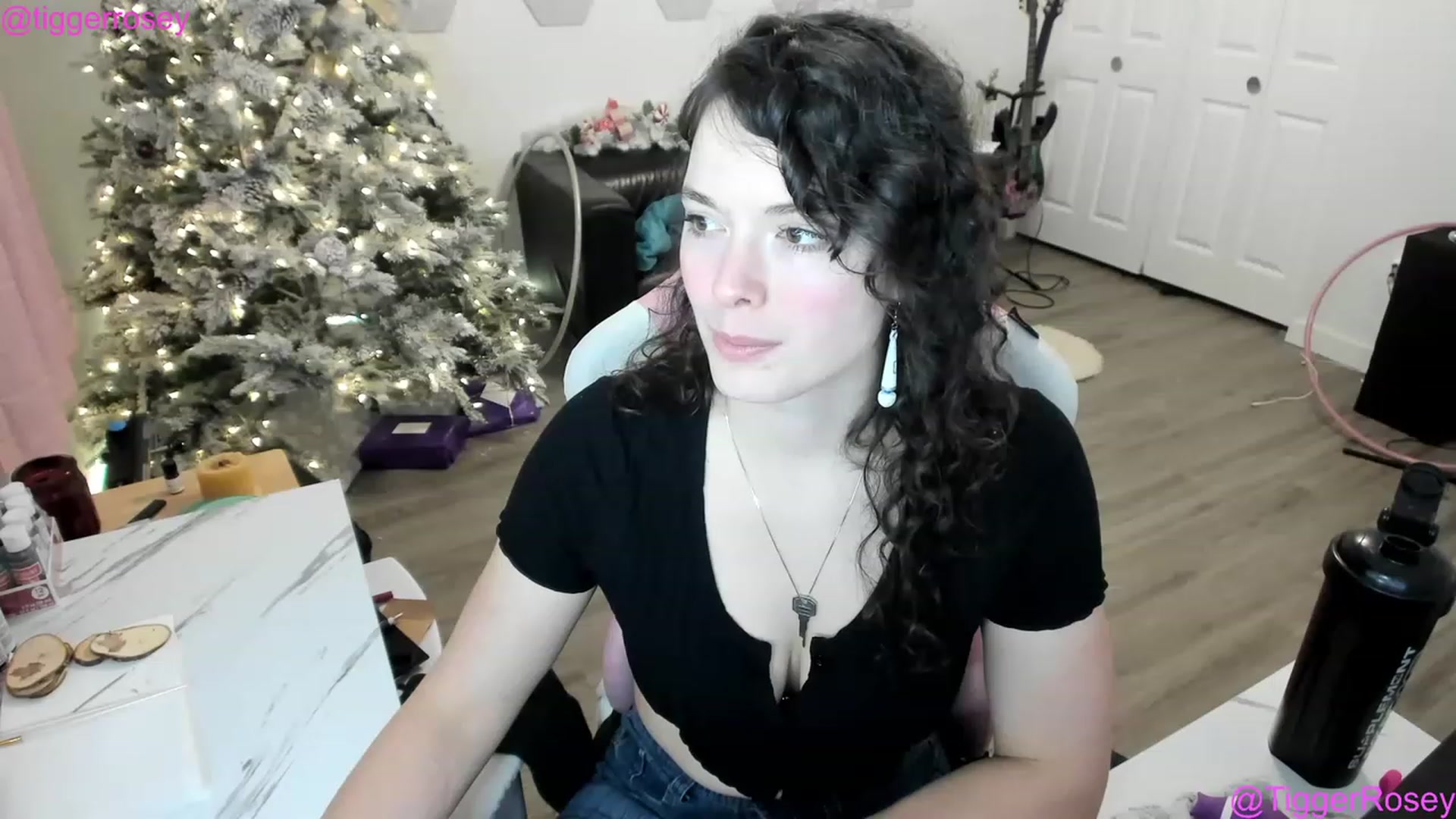 Gallery image thumbnail from TiggerRosey's myfreecams stream on, 12/15/2022, 02:16 image 10 of 20