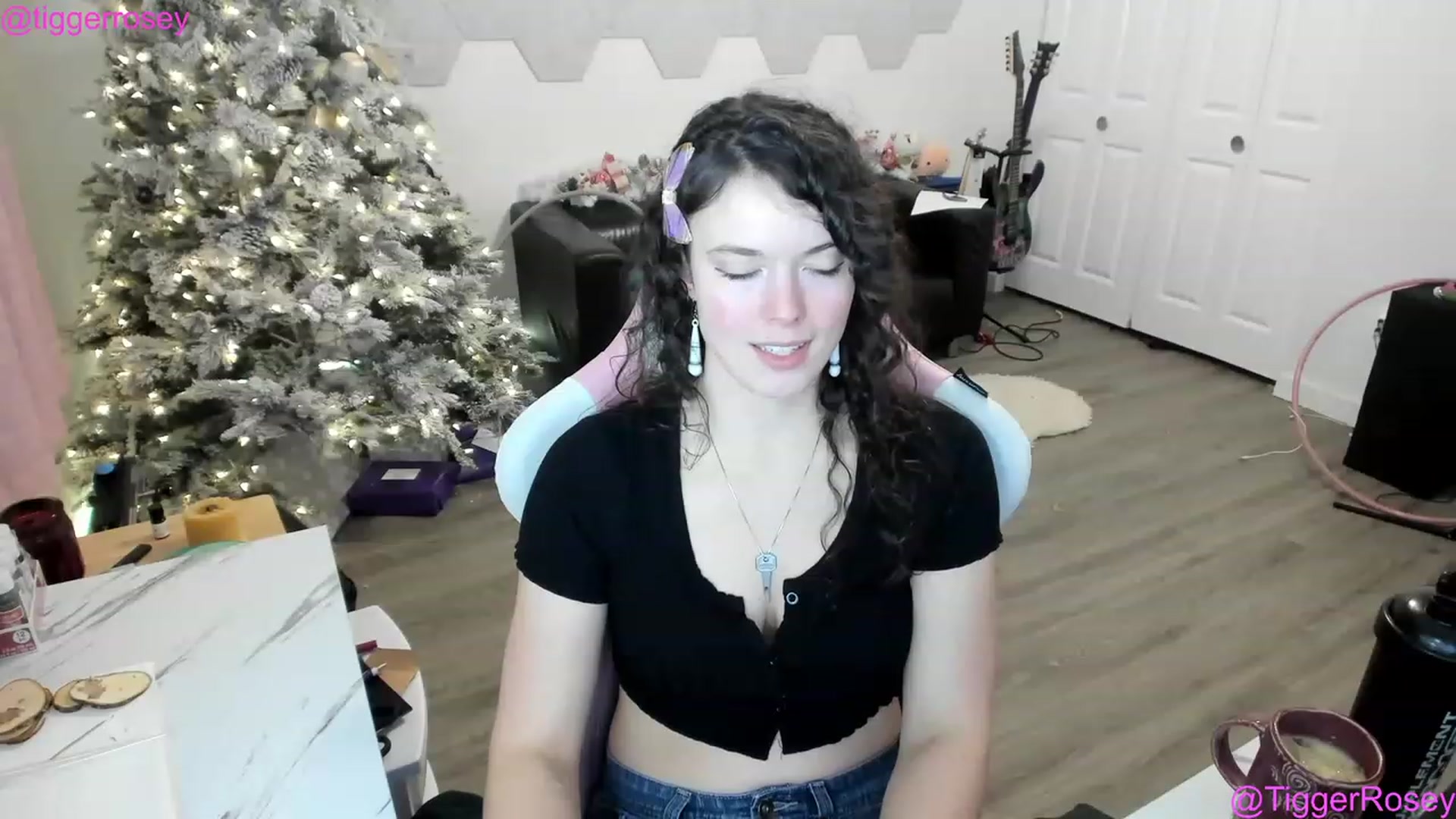 Gallery image thumbnail from TiggerRosey's myfreecams stream on, 12/15/2022, 02:16 image 17 of 20