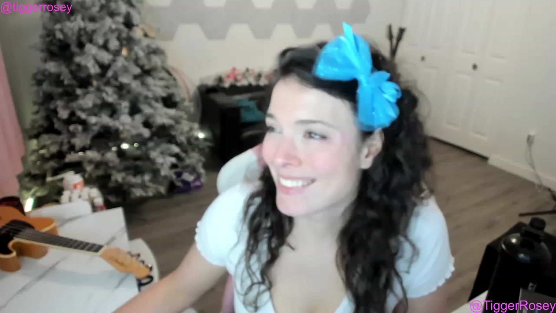 Gallery image thumbnail from TiggerRosey's myfreecams stream on, 12/17/2022, 24:44 image 5 of 20