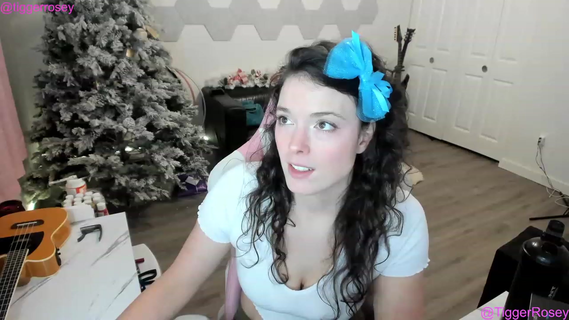 Gallery image thumbnail from TiggerRosey's myfreecams stream on, 12/17/2022, 24:44 image 9 of 20