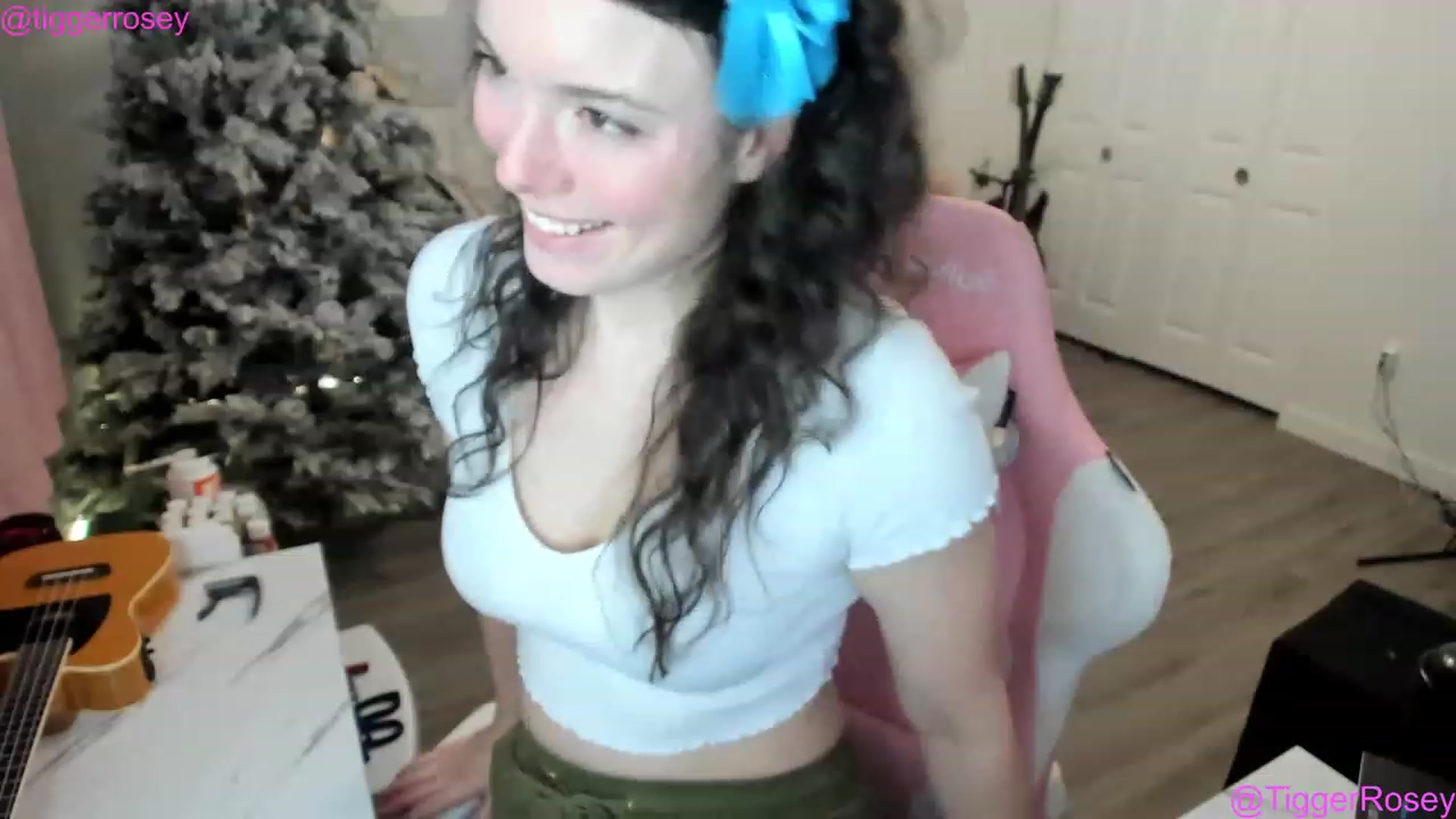Gallery image thumbnail from TiggerRosey's myfreecams stream on, 12/17/2022, 24:44 image 11 of 20