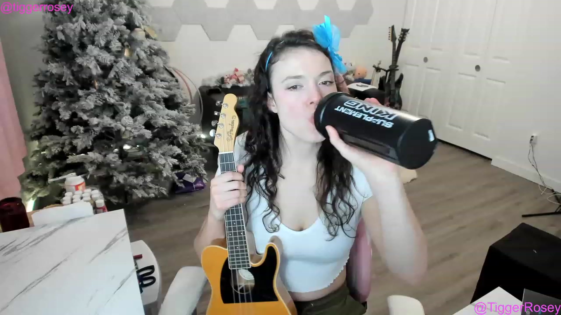 Gallery image thumbnail from TiggerRosey's myfreecams stream on, 12/17/2022, 24:44 image 1 of 20
