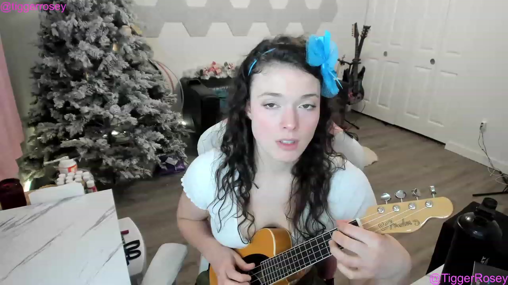 Gallery image thumbnail from TiggerRosey's myfreecams stream on, 12/17/2022, 24:44 image 2 of 20