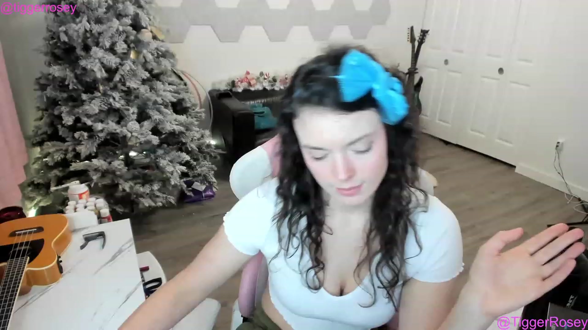 Gallery image thumbnail from TiggerRosey's myfreecams stream on, 12/17/2022, 24:44 image 8 of 20
