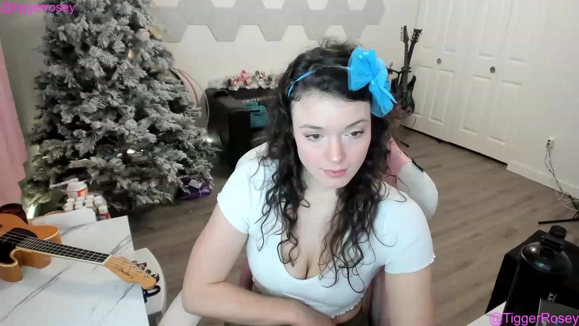 Gallery image thumbnail from TiggerRosey's myfreecams stream on, 12/17/2022, 24:44 image 4 of 20