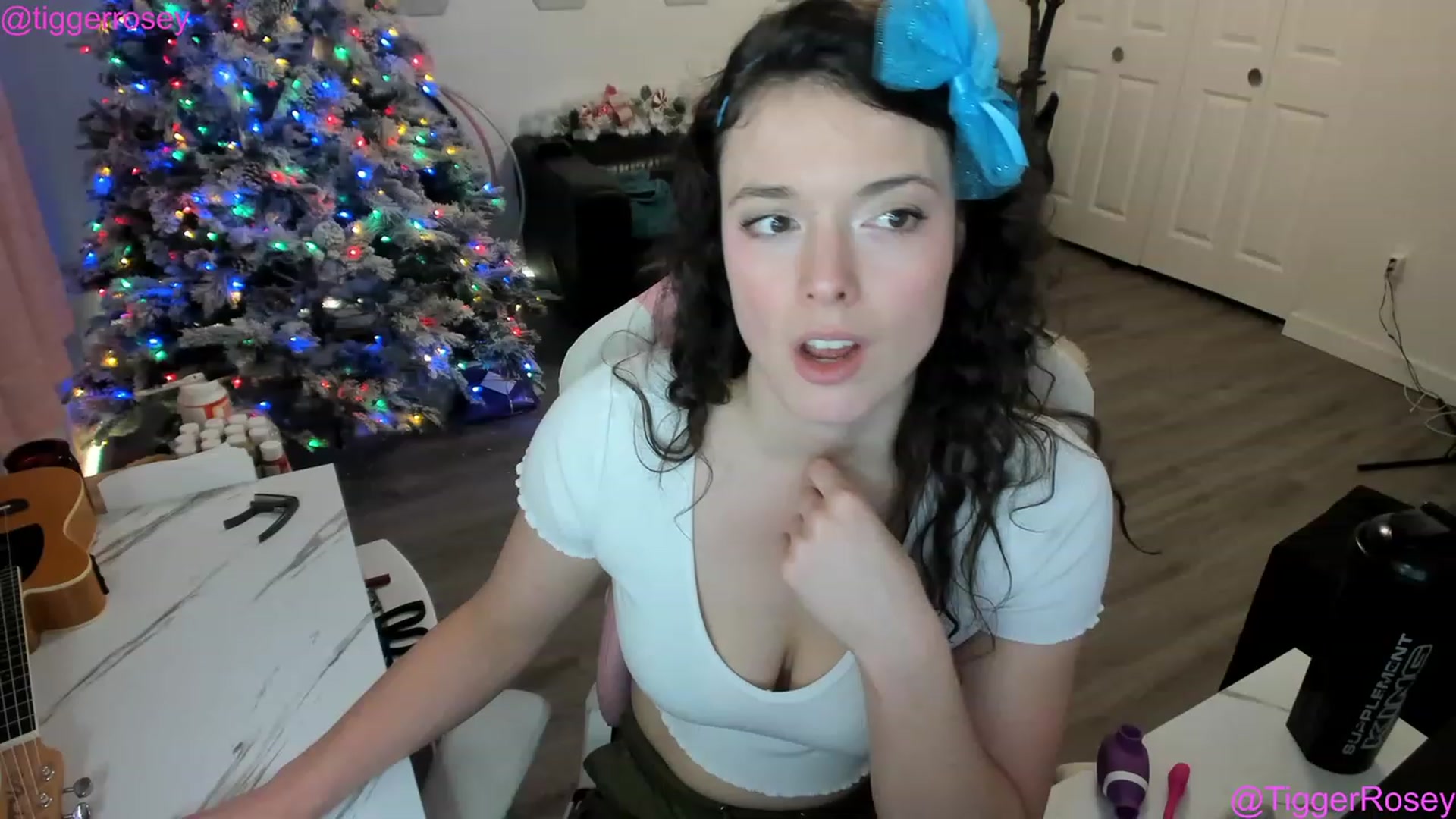Gallery image thumbnail from TiggerRosey's myfreecams stream on, 12/17/2022, 01:44 image 12 of 20
