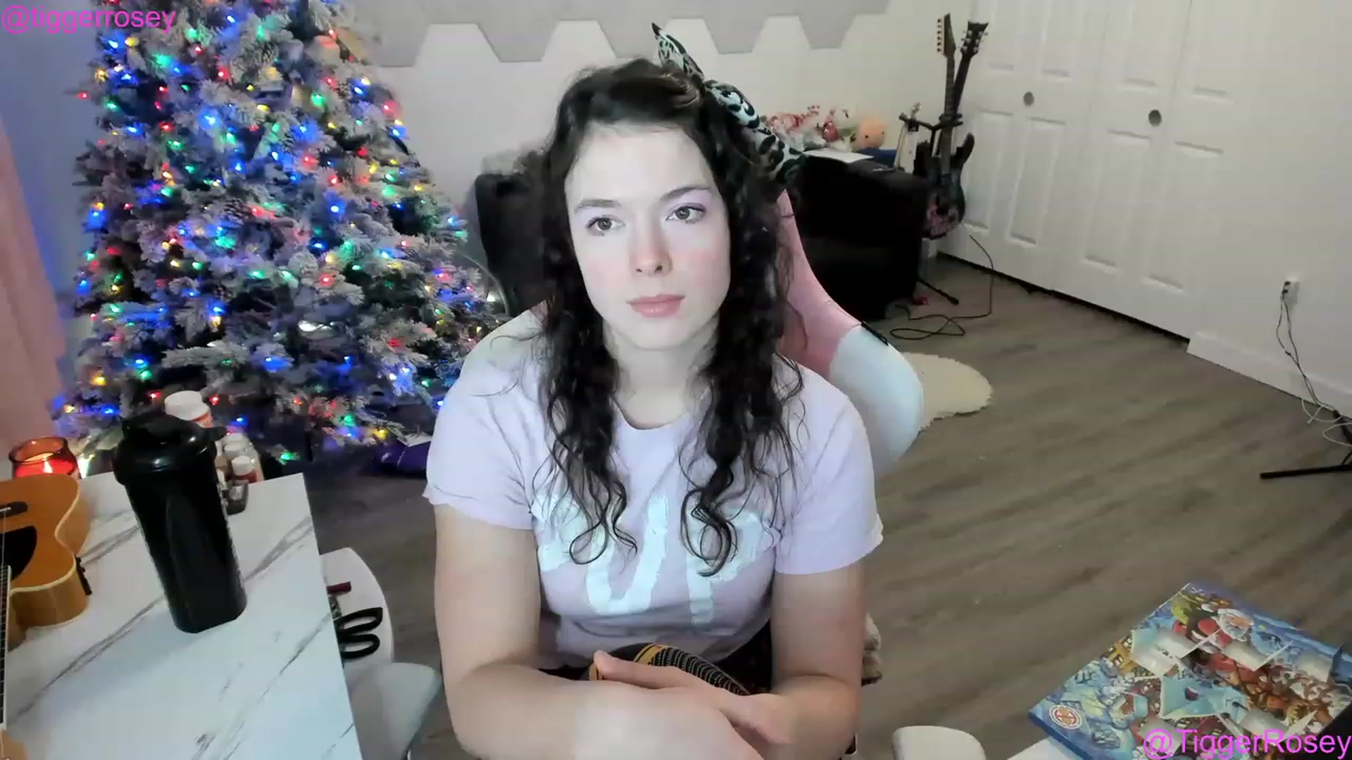 Gallery image thumbnail from TiggerRosey's myfreecams stream on, 12/20/2022, 03:33 image 6 of 20