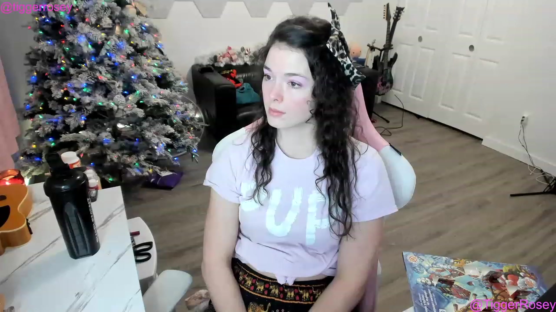 Gallery image thumbnail from TiggerRosey's myfreecams stream on, 12/20/2022, 03:33 image 10 of 20