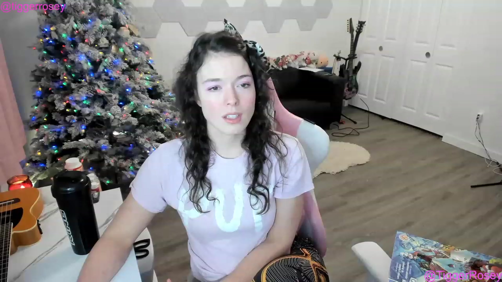 Gallery image thumbnail from TiggerRosey's myfreecams stream on, 12/20/2022, 03:33 image 16 of 20
