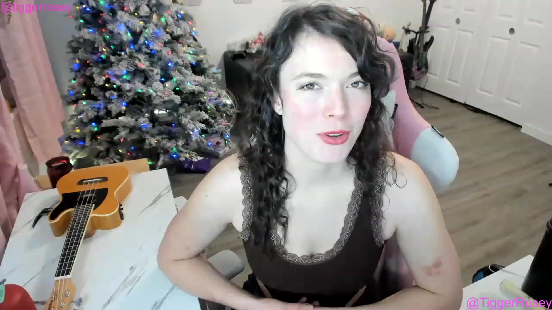 Gallery image thumbnail from TiggerRosey's myfreecams stream on, 12/24/2022, 03:50 image 11 of 20