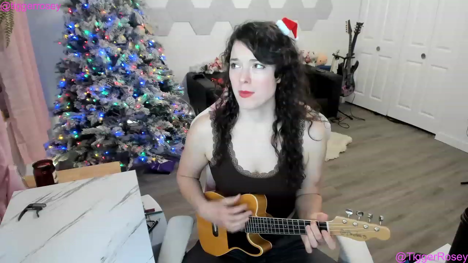 Gallery image thumbnail from TiggerRosey's myfreecams stream on, 12/24/2022, 03:50 image 6 of 20