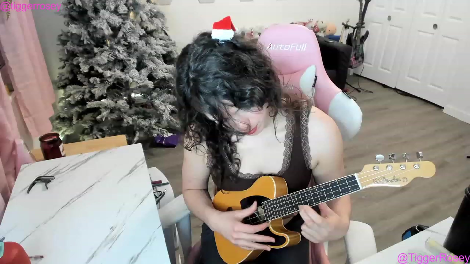 Gallery image thumbnail from TiggerRosey's myfreecams stream on, 12/24/2022, 03:50 image 10 of 20