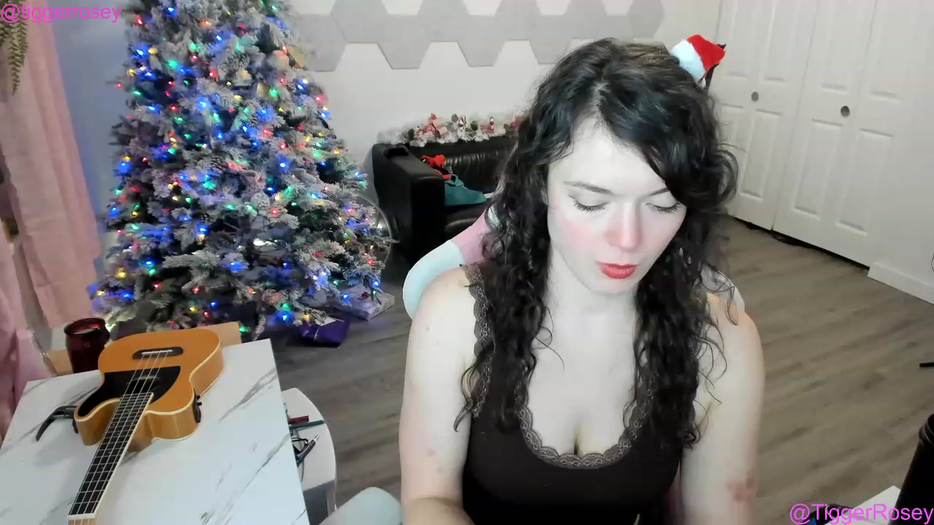 Gallery image thumbnail from TiggerRosey's myfreecams stream on, 12/24/2022, 03:50 image 8 of 20