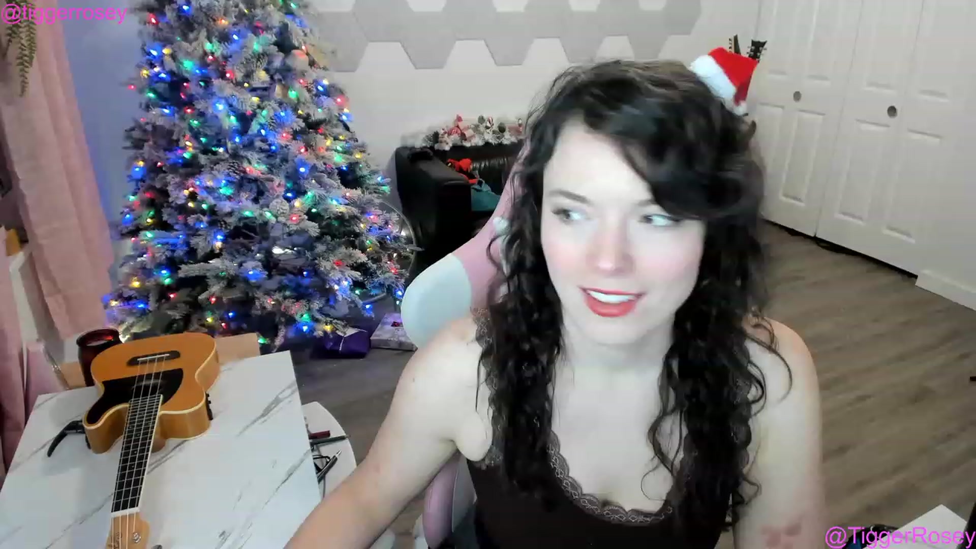 Gallery image thumbnail from TiggerRosey's myfreecams stream on, 12/24/2022, 03:50 image 1 of 20