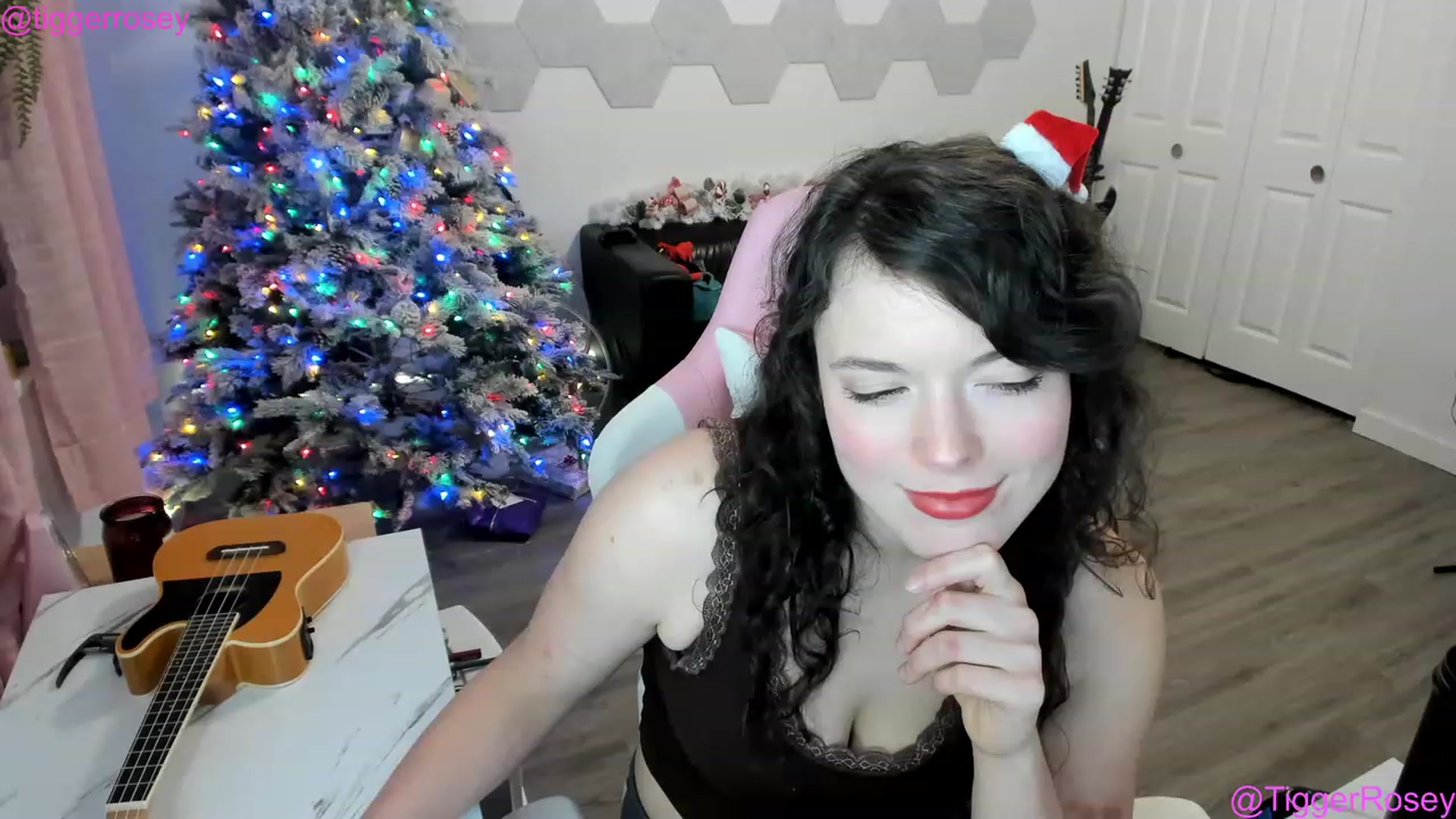 Gallery image thumbnail from TiggerRosey's myfreecams stream on, 12/24/2022, 03:50 image 7 of 20