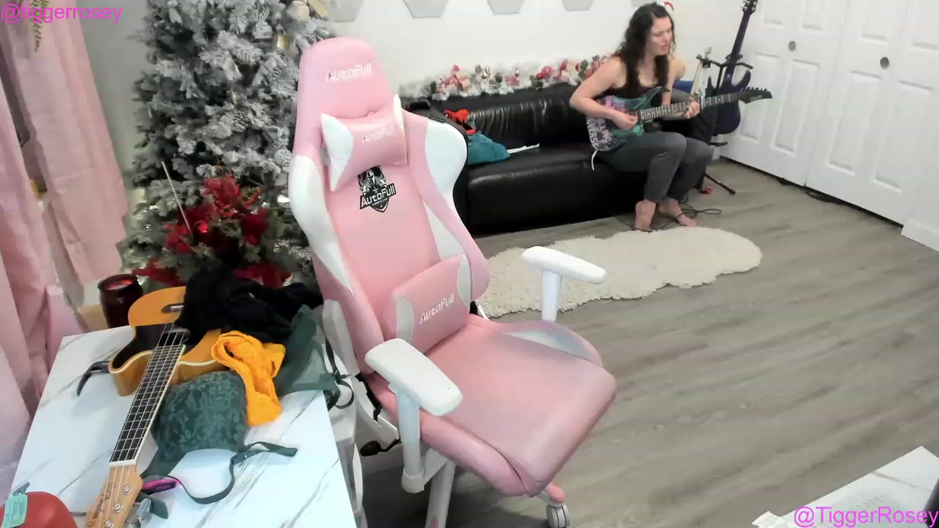 Gallery image thumbnail from TiggerRosey's myfreecams stream on, 12/24/2022, 06:27 image 15 of 20