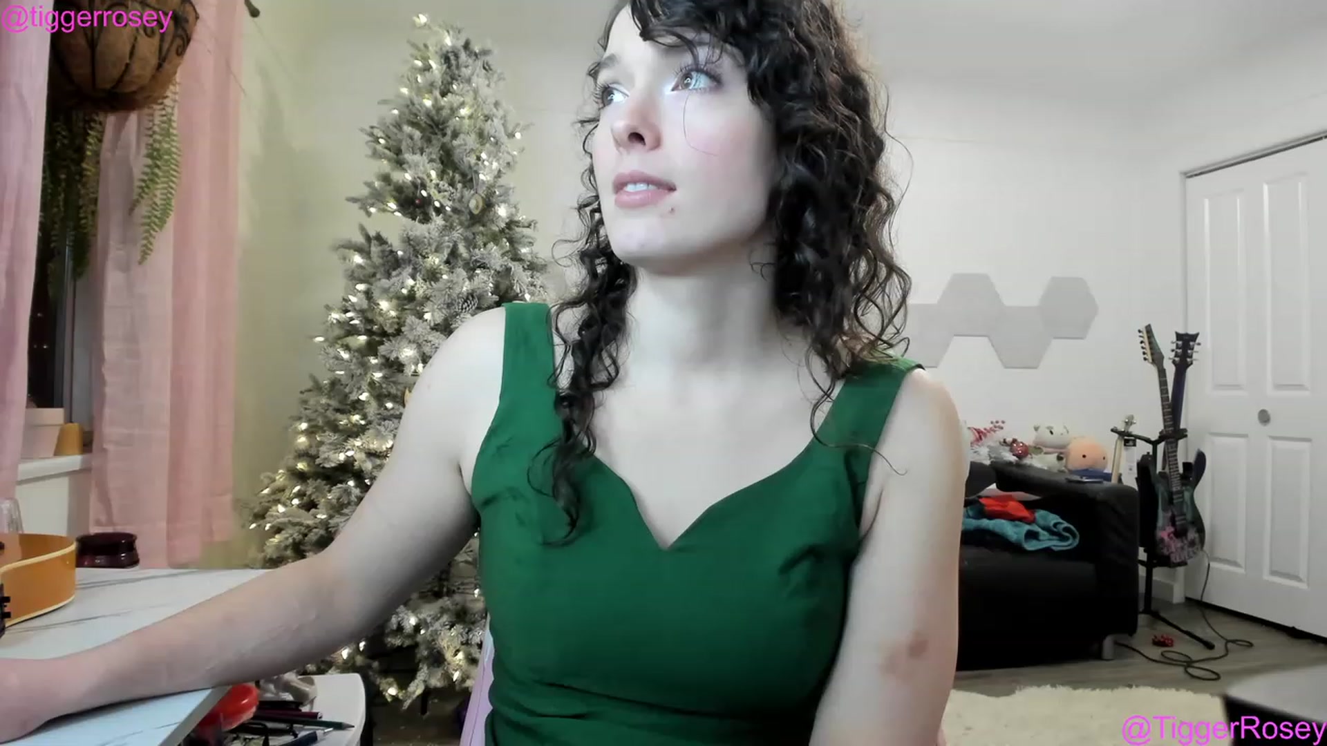Gallery image thumbnail from TiggerRosey's myfreecams stream on, 12/26/2022, 02:03 image 17 of 20