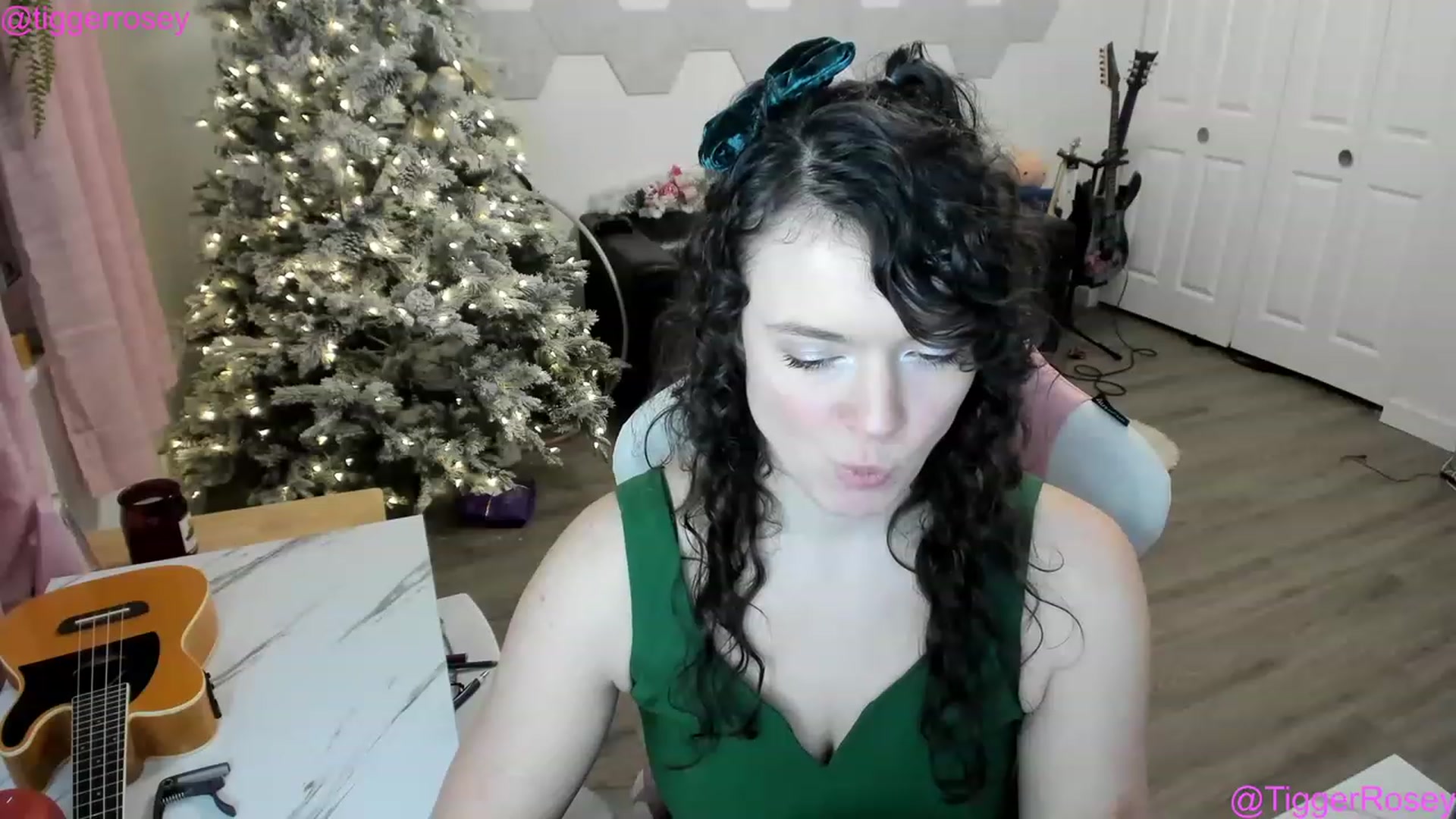 Gallery image thumbnail from TiggerRosey's myfreecams stream on, 12/26/2022, 02:03 image 10 of 20