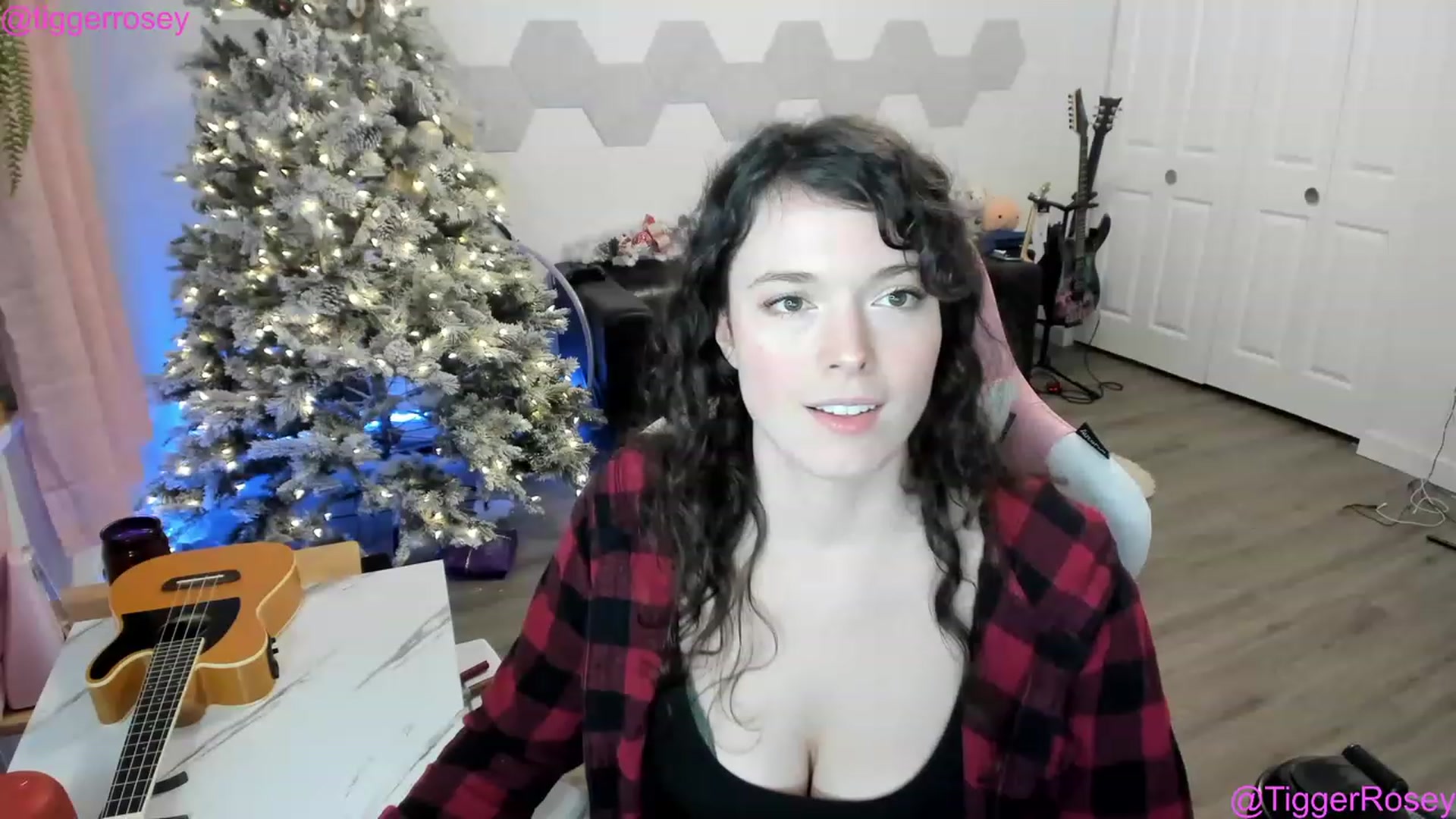 Gallery image thumbnail from TiggerRosey's myfreecams stream on, 12/29/2022, 03:46 image 15 of 20