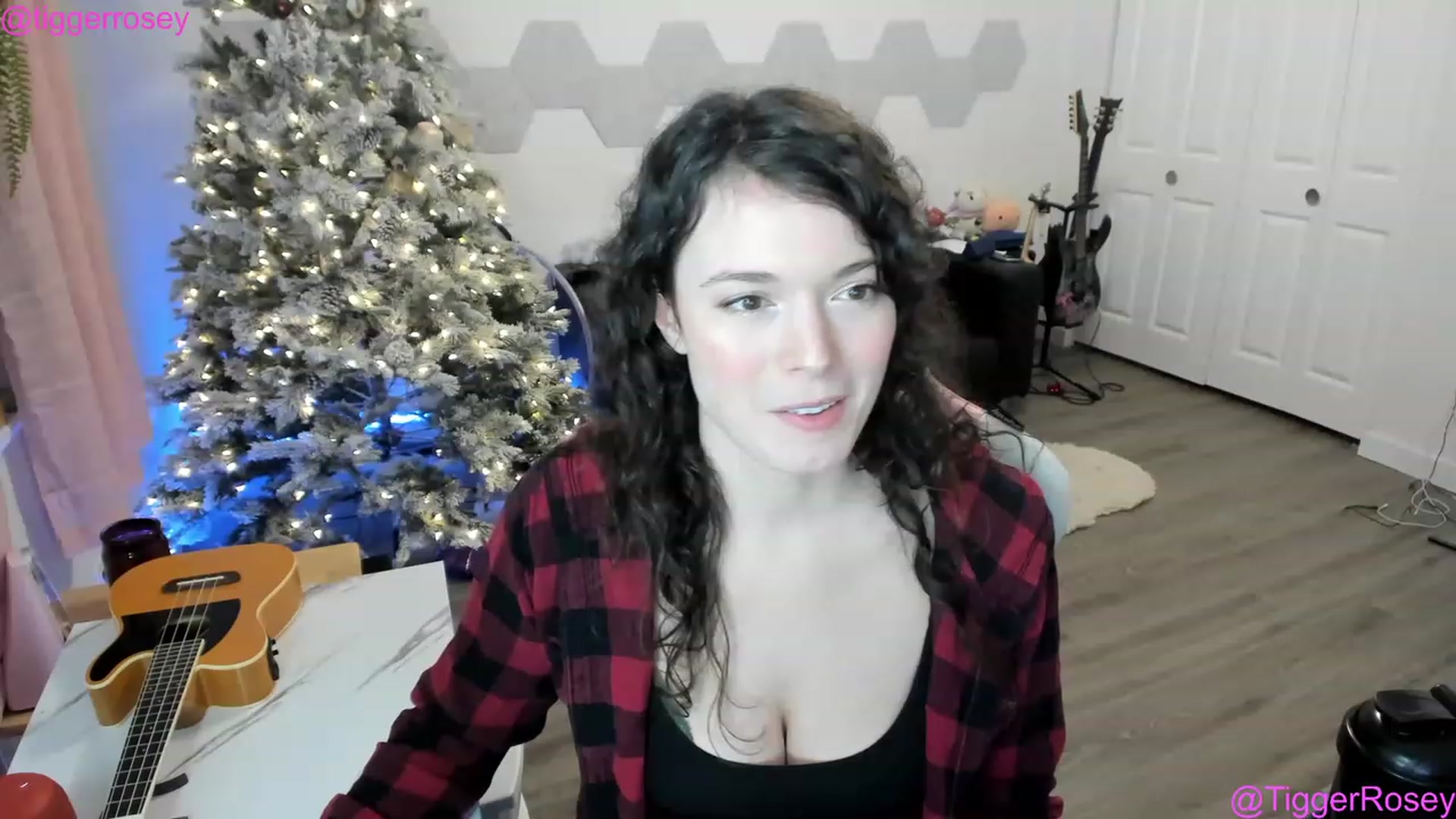 Gallery image thumbnail from TiggerRosey's myfreecams stream on, 12/29/2022, 03:46 image 17 of 20