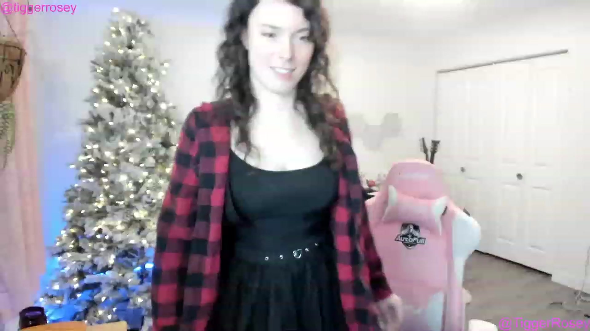 Gallery image thumbnail from TiggerRosey's myfreecams stream on, 12/29/2022, 03:46 image 12 of 20