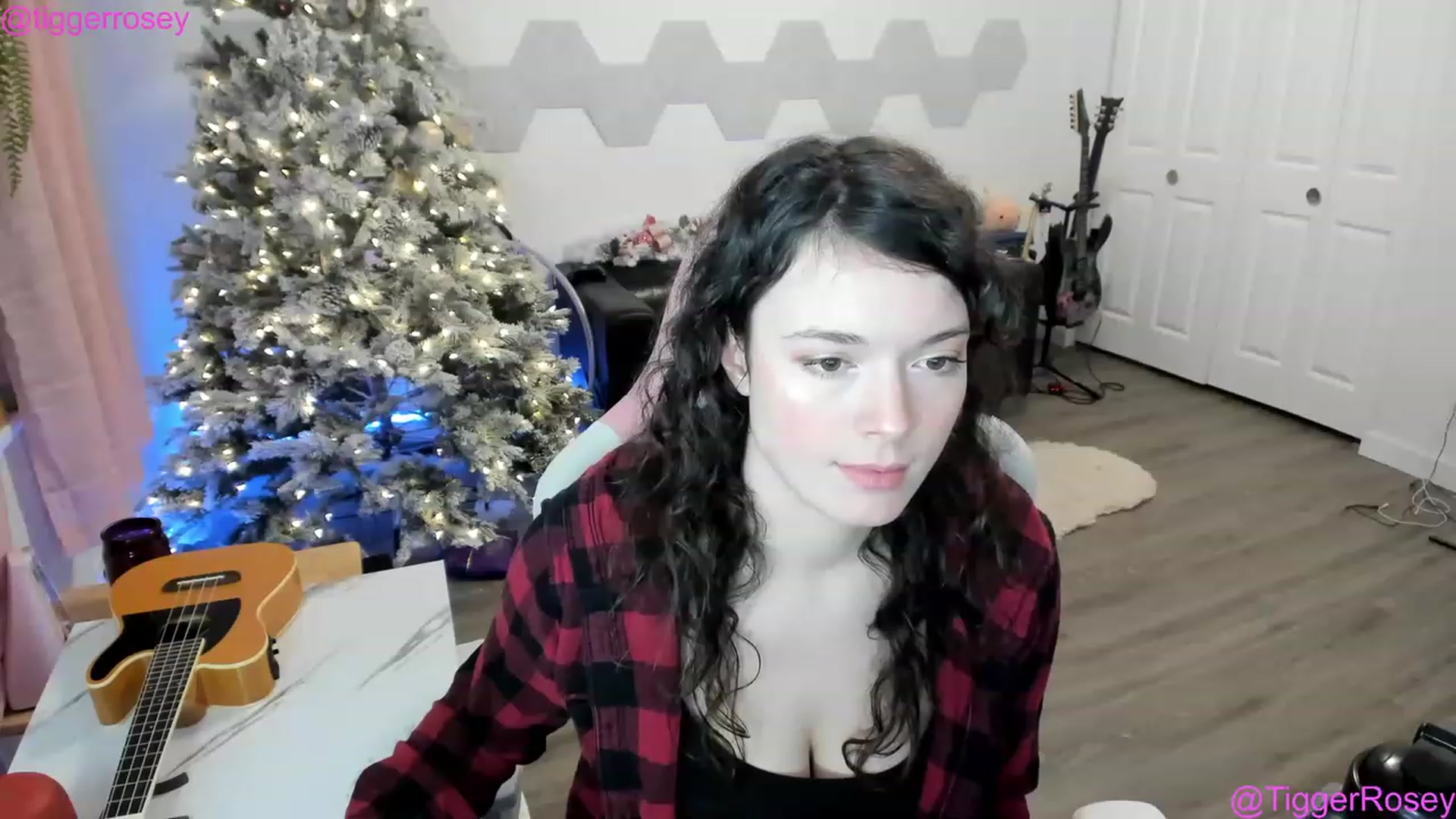 Gallery image thumbnail from TiggerRosey's myfreecams stream on, 12/29/2022, 03:46 image 13 of 20