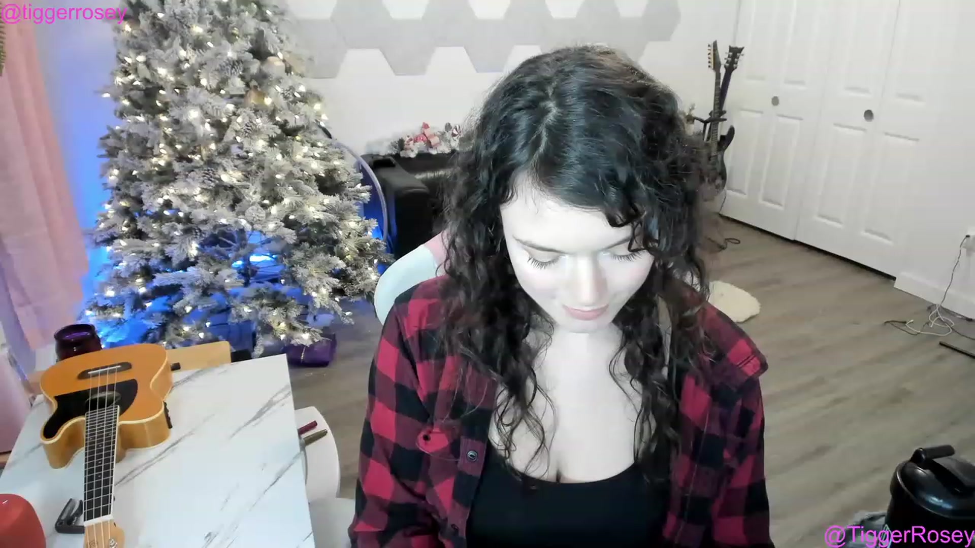 Gallery image thumbnail from TiggerRosey's myfreecams stream on, 12/29/2022, 03:46 image 11 of 20