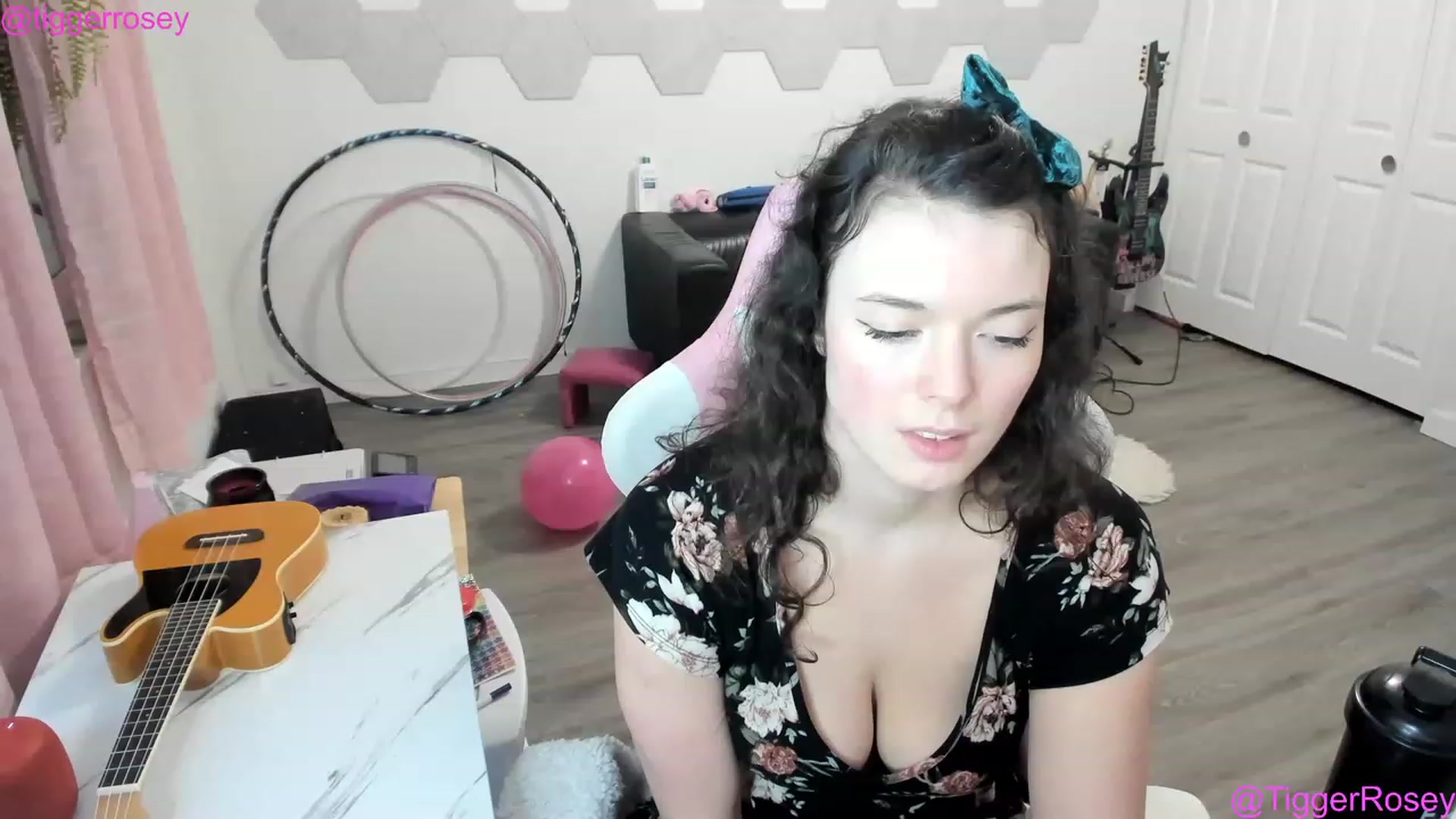 Gallery image thumbnail from TiggerRosey's myfreecams stream on, 02/08/2023, 07:57 image 1 of 20