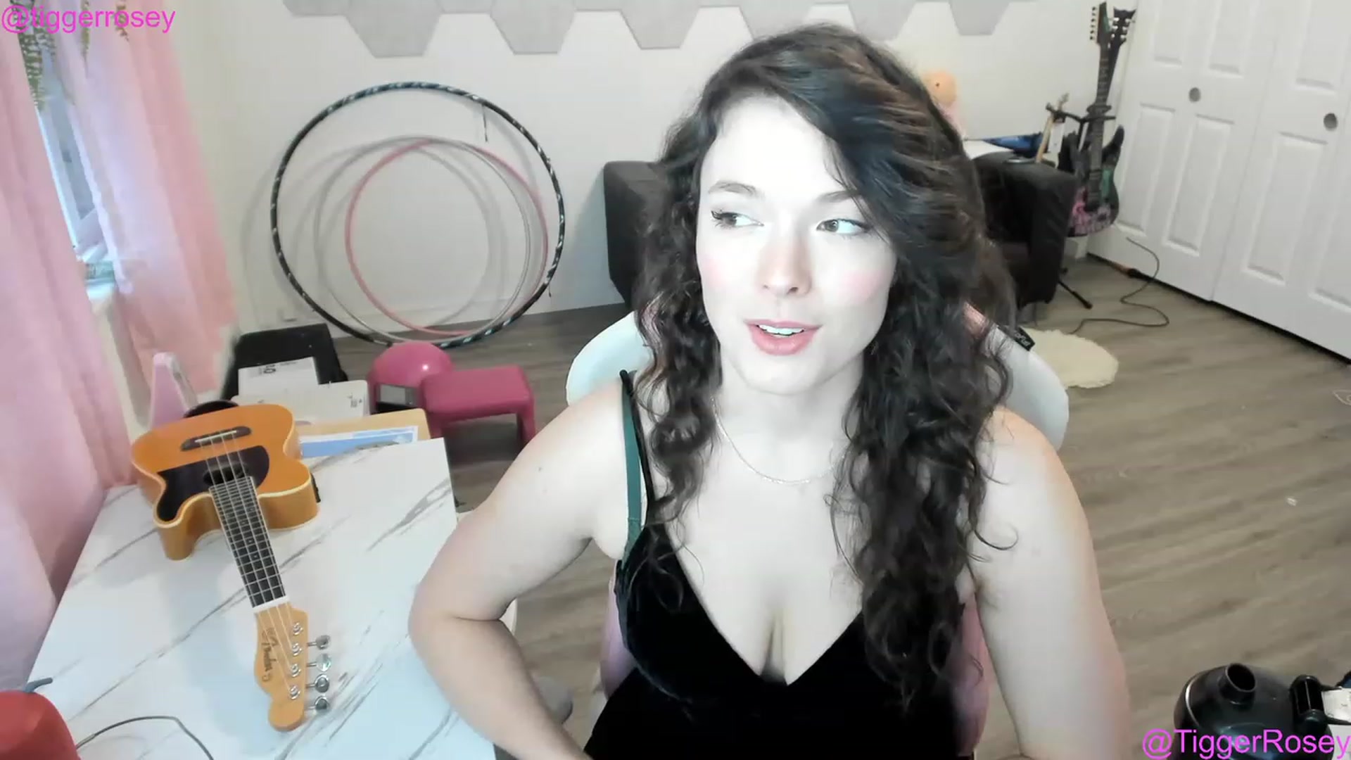 Gallery image thumbnail from TiggerRosey's myfreecams stream on, 02/21/2023, 01:34 image 11 of 20