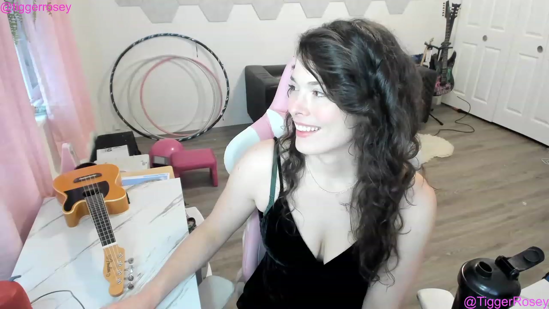 Gallery image thumbnail from TiggerRosey's myfreecams stream on, 02/21/2023, 01:34 image 10 of 20