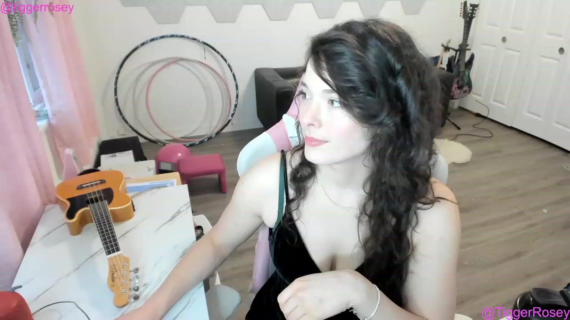Gallery image thumbnail from TiggerRosey's myfreecams stream on, 02/21/2023, 01:34 image 12 of 20