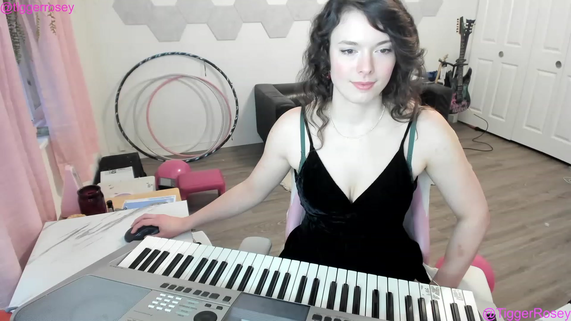 Gallery image thumbnail from TiggerRosey's myfreecams stream on, 02/21/2023, 01:34 image 18 of 20