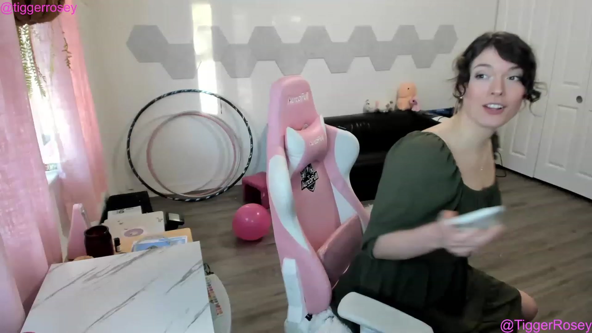 Gallery image thumbnail from TiggerRosey's myfreecams stream on, 02/25/2023, 02:23 image 12 of 20
