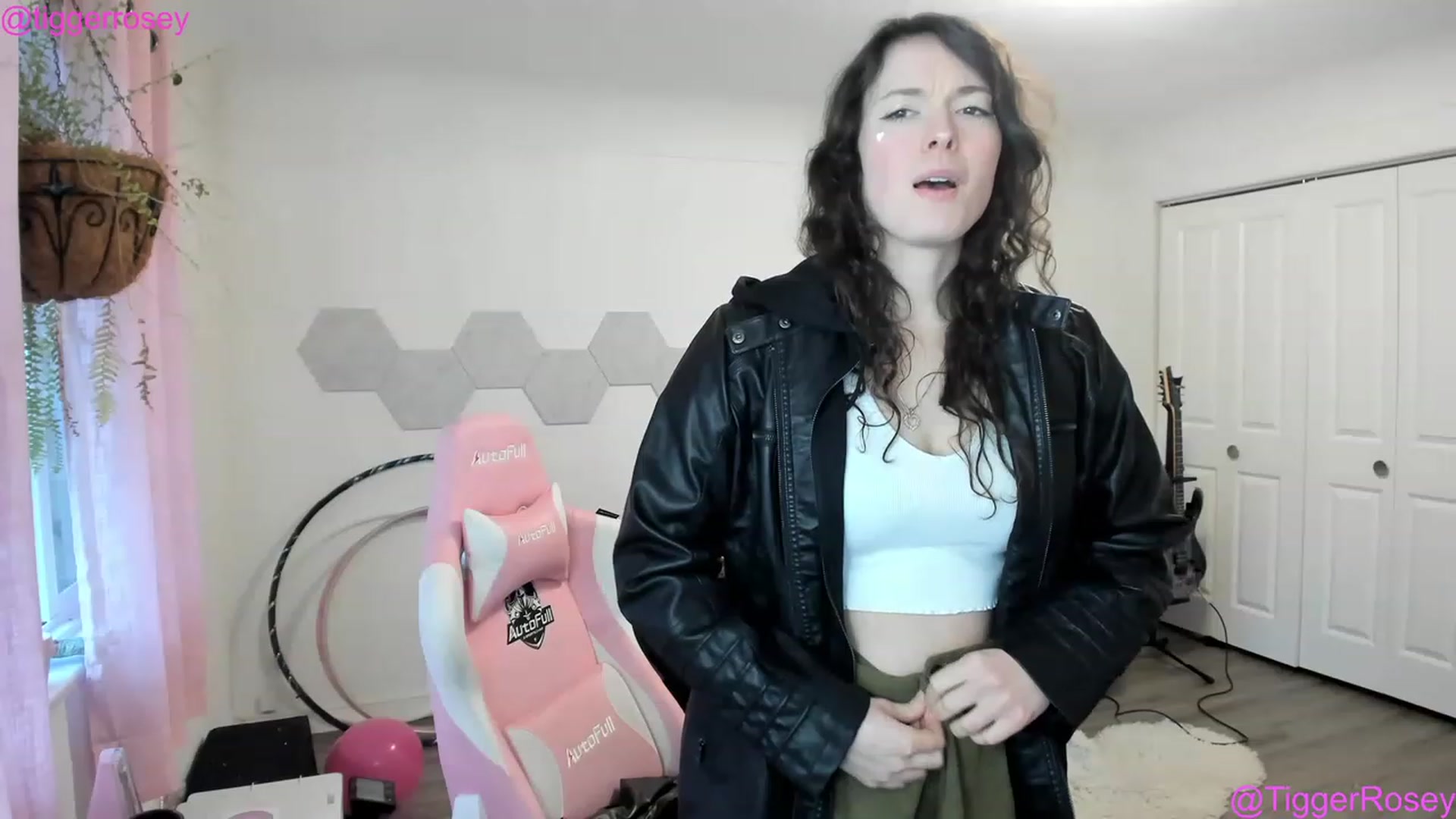 Gallery image thumbnail from TiggerRosey's myfreecams stream on, 03/01/2023, 24:24 image 13 of 20