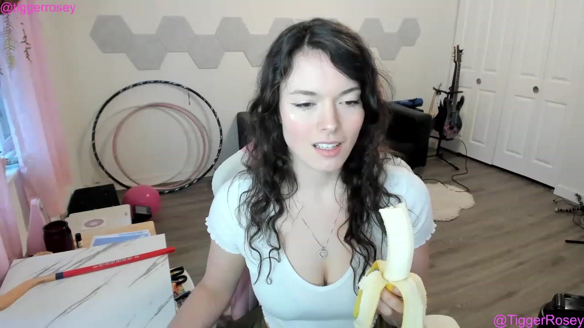 Gallery image thumbnail from TiggerRosey's myfreecams stream on, 03/01/2023, 24:24 image 6 of 20