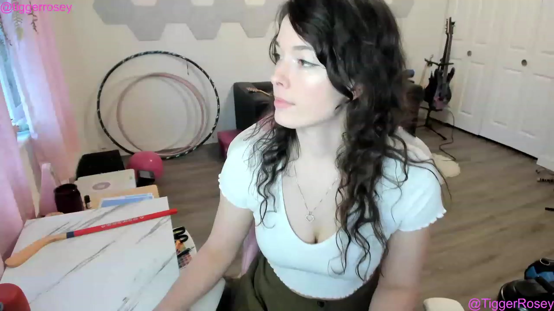 Gallery image thumbnail from TiggerRosey's myfreecams stream on, 03/01/2023, 24:24 image 17 of 20