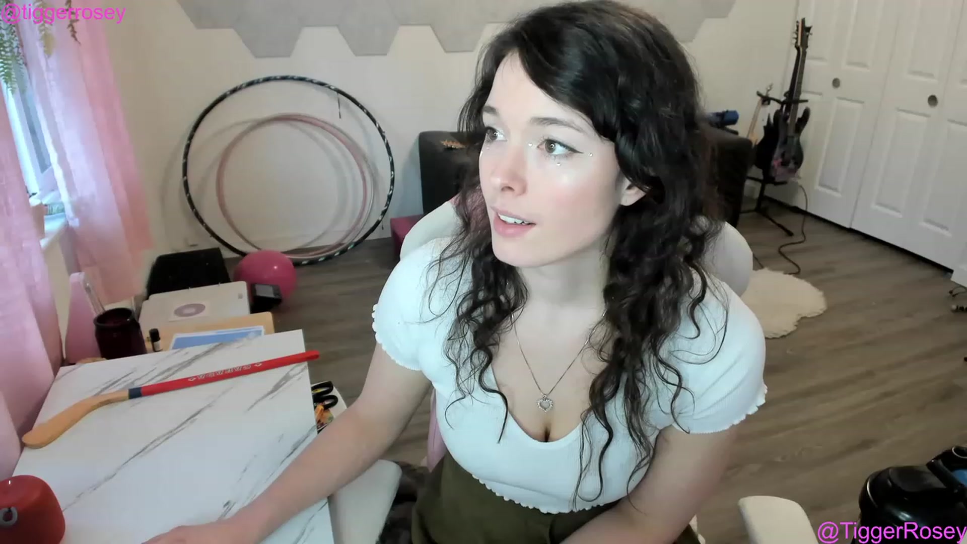 Gallery image thumbnail from TiggerRosey's myfreecams stream on, 03/01/2023, 01:56 image 6 of 20