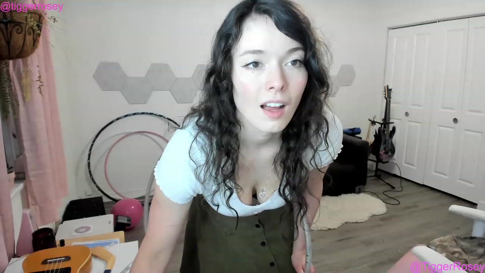 Gallery image thumbnail from TiggerRosey's myfreecams stream on, 03/01/2023, 05:25 image 17 of 20