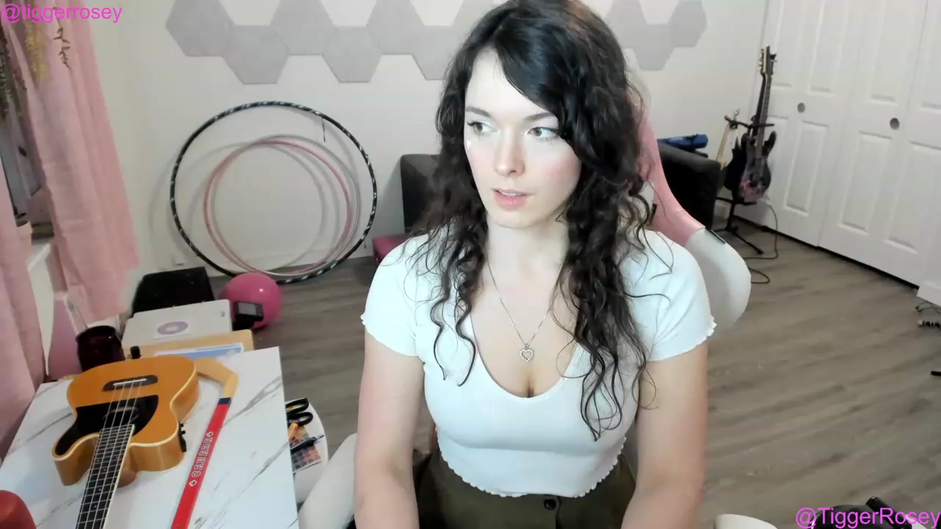 Gallery image thumbnail from TiggerRosey's myfreecams stream on, 03/01/2023, 05:25 image 19 of 20