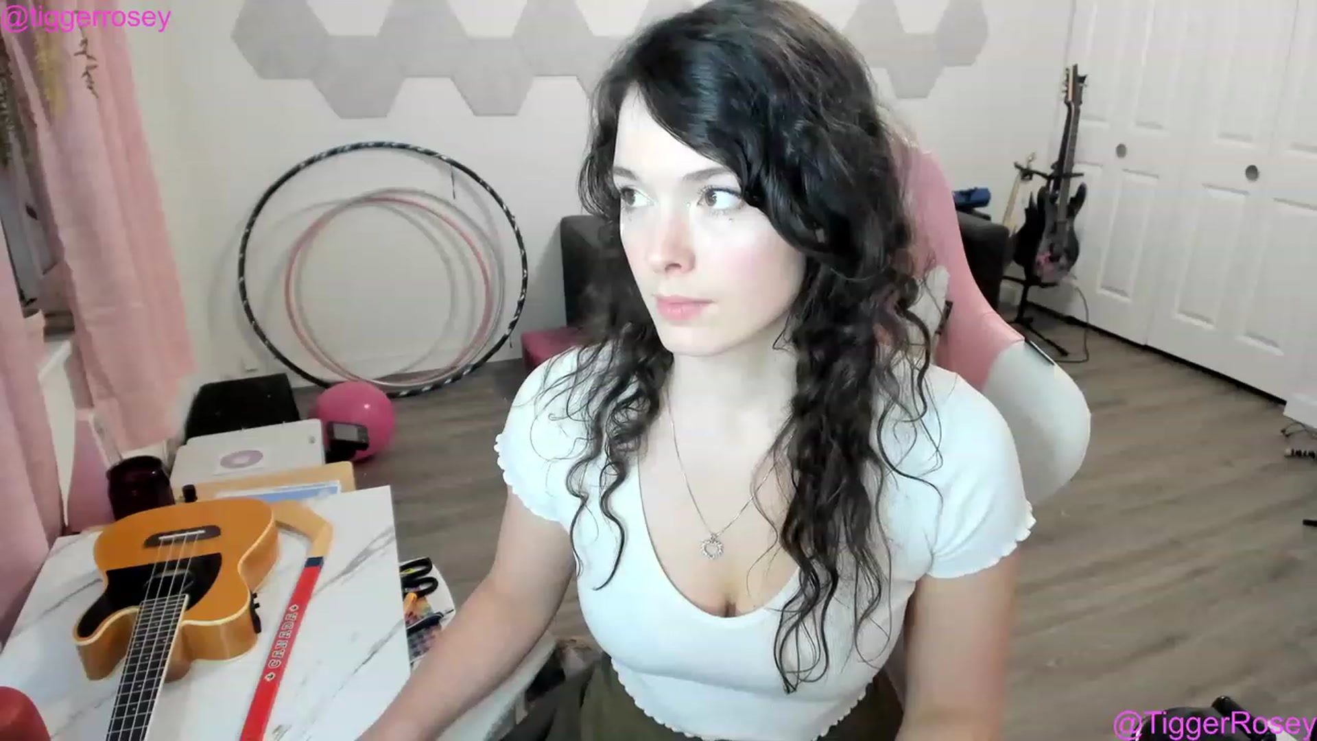 Gallery image thumbnail from TiggerRosey's myfreecams stream on, 03/01/2023, 05:25 image 18 of 20